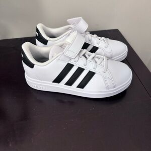 Adidas kids shoes size 13.5 like new condition